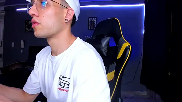 alexgiraldo   online show from September 27, 2025, 8:47 pm