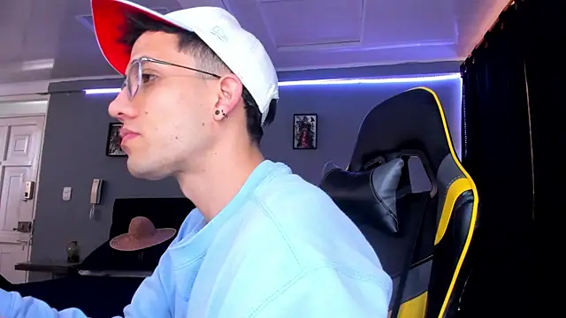 alexgiraldo   online show from October 1, 2025, 3:40 pm