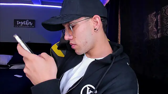 alexgiraldo   online show from October 17, 2025, 4:20 pm