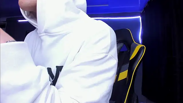 alexgiraldo   online show from October 29, 2025, 10:17 am