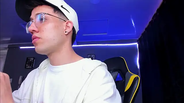 alexgiraldo   online show from November 7, 2025, 12:16 pm