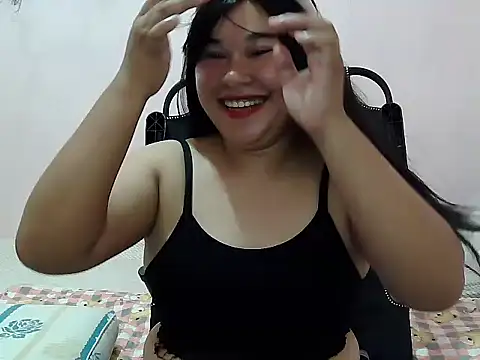 Snapshot of Kiarra_69 chatting on May 3, 2026, 12:33 pm Kiarra 69 online show from May 3, 2026, 12:33 pm
