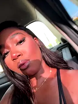 Snapshot of alisonn_moon chatting on October 20, 2025, 9:26 pm alisonn moon online show from October 20, 2025, 9:26 pm