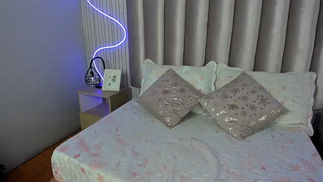 SamanthaPeachss online show from October 10, 2025, 12:15 pm