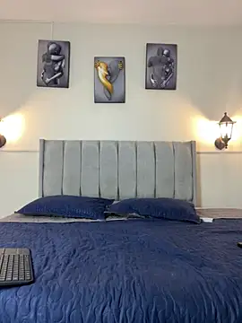 Samara Hadi  online show from November 19, 2025, 9:04 pm