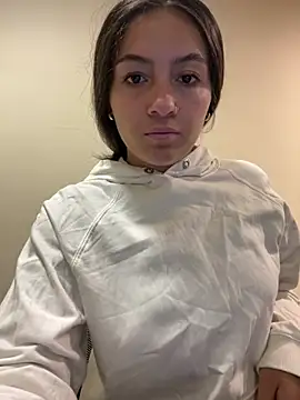 Alyha Cortes online show from March 12, 2026, 1:17 pm