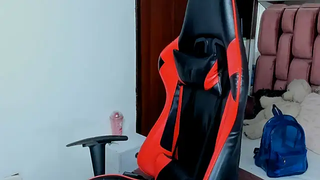 Snapshot of sara_slut21 chatting on March 18, 2025, 3:20 am sara slut21 online show from March 18, 2025, 3:20 am