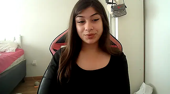 Snapshot of Becca_B chatting on October 31, 2025, 3:13 pm Becca B online show from October 31, 2025, 3:13 pm