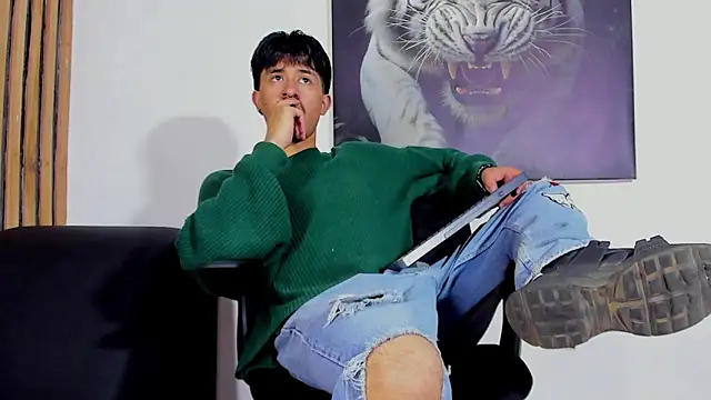 DimitriDeluxe online show from September 12, 2025, 7:25 pm