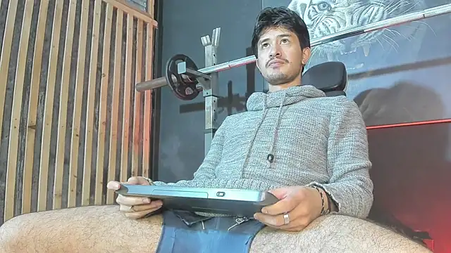 DimitriDeluxe online show from December 17, 2025, 7:42 pm