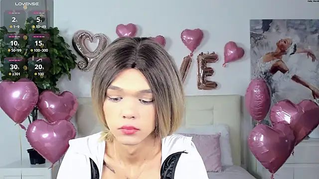 MadonnaRossi online show from February 13, 2026, 5:53 pm