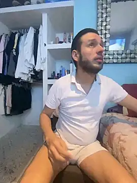 Snapshot of Alexitho25 chatting on July 10, 2026, 9:50 pm Alexitho25 online show from July 10, 2026, 9:50 pm