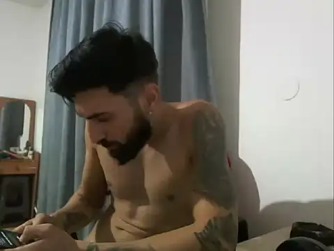 Snapshot of Alexgrc13 chatting on October 4, 2025, 6:28 pm Alexgrc13 online show from October 4, 2025, 6:28 pm