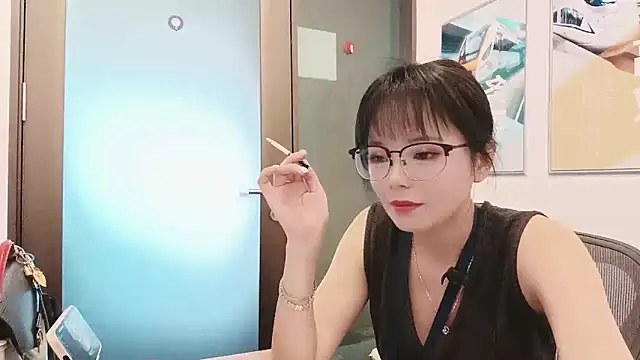 Snapshot of KKMM168 chatting on October 8, 2025, 7:17 am KKMM168 online show from October 8, 2025, 7:17 am