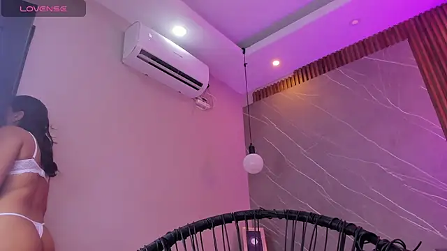 emma  rose1 online show from November 28, 2025, 3:09 am