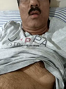 Snapshot of moonflower25 chatting on November 3, 2025, 8:32 pm moonflower25 online show from November 3, 2025, 8:32 pm