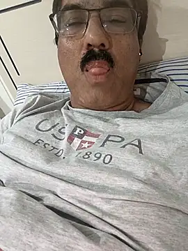 moonflower25 online show from November 14, 2025, 6:50 pm