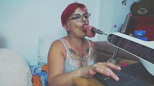 Yeny hot  online show from October 1, 2025, 4:40 am