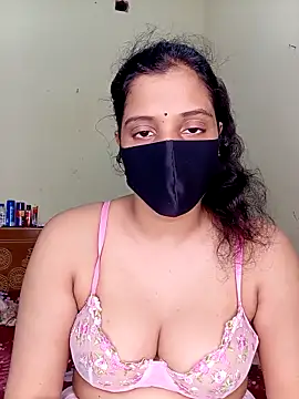 Rose-luckey online show from November 14, 2025, 5:55 pm