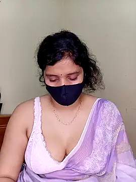 Rose-luckey online show from April 15, 2026, 7:58 pm