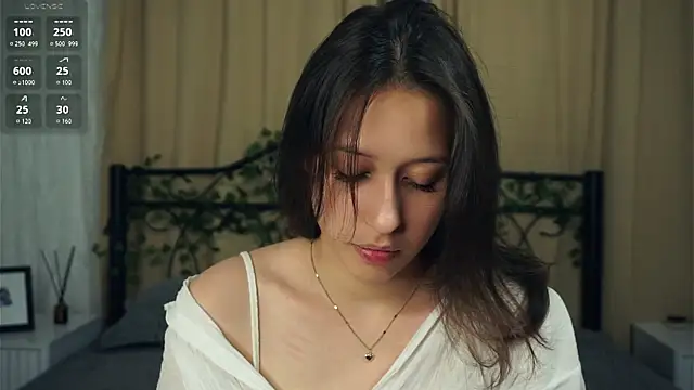 Snapshot of BeckyBurgh chatting on September 18, 2025, 5:37 pm BeckyBurgh online show from September 18, 2025, 5:37 pm