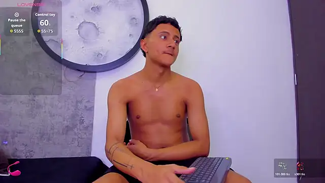  Leohot  online show from March 26, 2026, 3:45 am