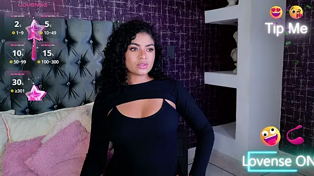 Carly Monroe  online show from September 18, 2025, 10:45 pm