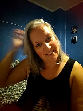 Snapshot of Feelineducentre chatting on September 21, 2025, 8:10 pm Feelineducentre online show from September 21, 2025, 8:10 pm