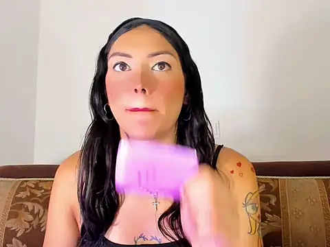 Megan Gil  online show from October 3, 2025, 12:57 pm