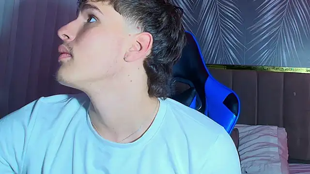 Snapshot of SEXYBOY_VC chatting on September 15, 2025, 11:43 am SEXYBOY VC online show from September 15, 2025, 11:43 am