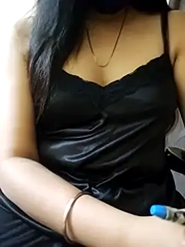 Snapshot of Quinn_Bebo chatting on October 28, 2025, 1:03 pm Quinn Bebo online show from October 28, 2025, 1:03 pm