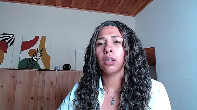 Snapshot of IVONNE_COLLINS33 chatting on October 14, 2025, 10:54 pm IVONNE COLLINS33 online show from October 14, 2025, 10:54 pm