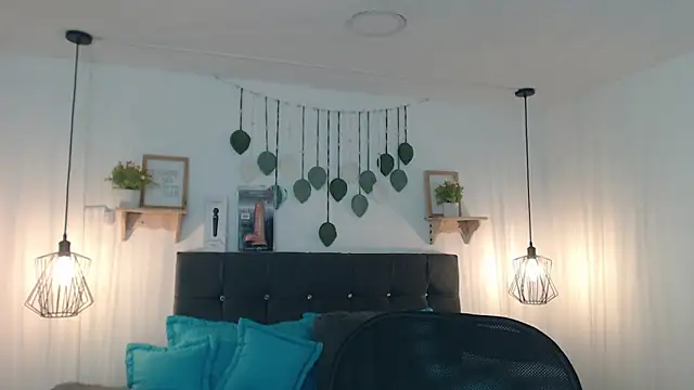 zohet kriss online show from December 21, 2025, 10:33 am