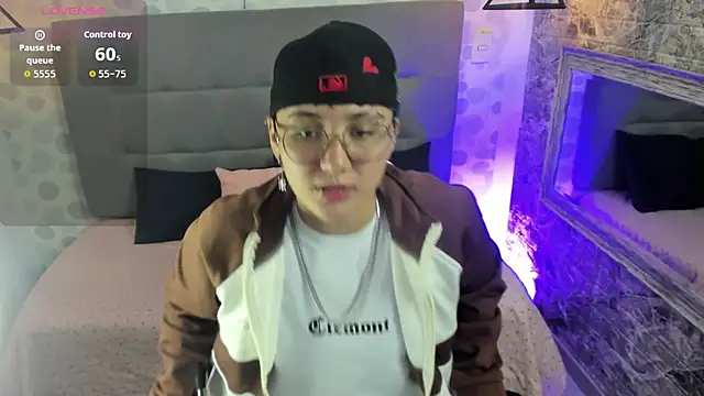 emahills  axelrose online show from October 9, 2025, 1:36 am