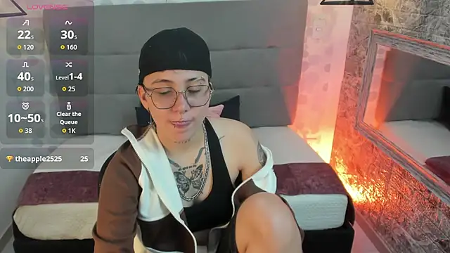 emahills  axelrose online show from October 25, 2025, 10:01 am