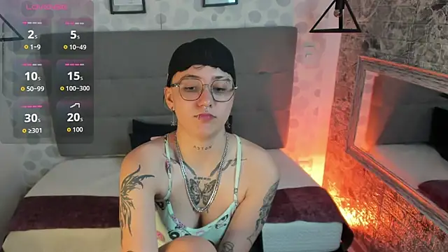 emahills  axelrose online show from October 27, 2025, 1:26 pm