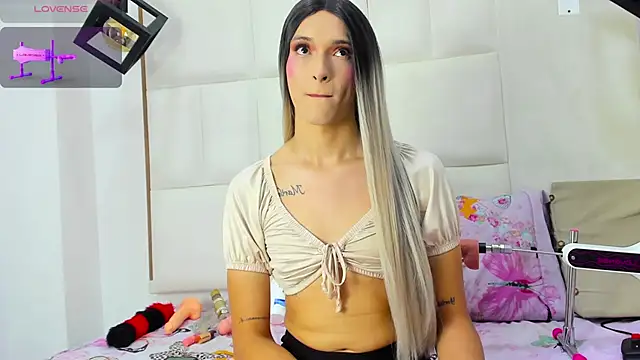 Snapshot of Macarena_05 chatting on September 27, 2025, 3:22 am Macarena 05 online show from September 27, 2025, 3:22 am