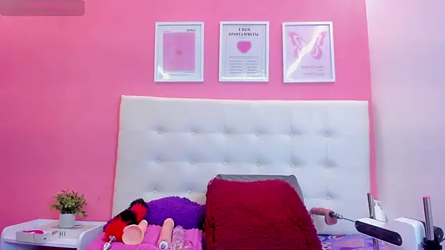 Snapshot of Macarena_05 chatting on October 8, 2025, 3:15 am Macarena 05 online show from October 8, 2025, 3:15 am