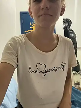 Bruna551 online show from October 4, 2025, 11:25 pm