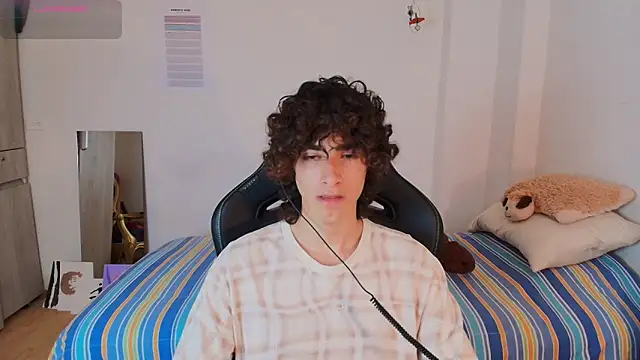 Nude Boy18 online show from March 4, 2026, 9:21 pm