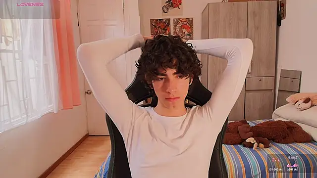 Nude Boy18 online show from May 5, 2026, 7:00 pm
