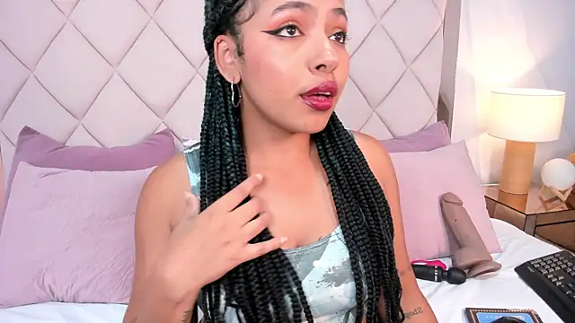 momo ayasse online show from October 17, 2025, 9:28 pm