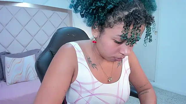 momo ayasse online show from November 28, 2025, 9:50 pm