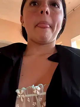 Snapshot of Dulce_1408 chatting on October 28, 2025, 7:16 pm Dulce 1408 online show from October 28, 2025, 7:16 pm