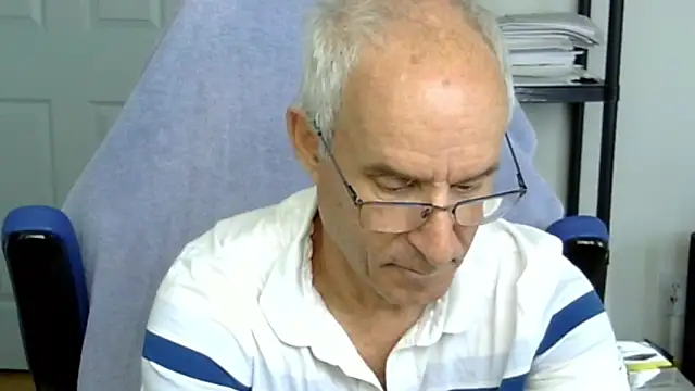 Snapshot of funone1999 chatting on October 12, 2025, 4:17 pm funone1999 online show from October 12, 2025, 4:17 pm