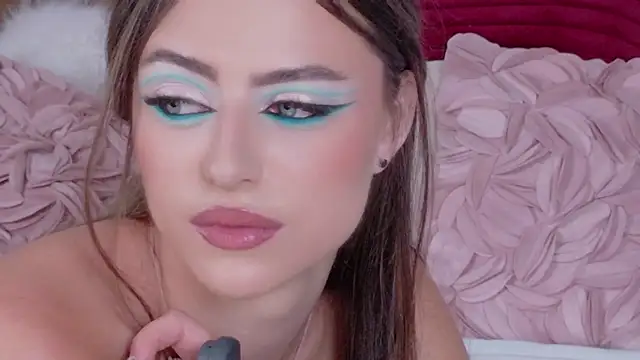 Sienna Voss online show from April 16, 2026, 9:39 pm