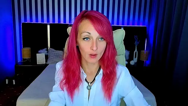 Snapshot of BrandyBloom chatting on September 10, 2025, 7:03 pm BrandyBloom online show from September 10, 2025, 7:03 pm