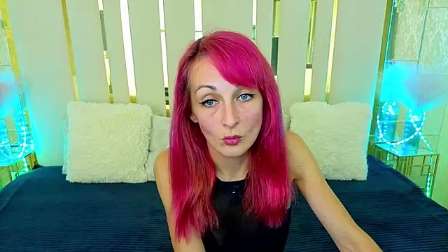 Snapshot of BrandyBloom chatting on November 2, 2025, 8:33 pm BrandyBloom online show from November 2, 2025, 8:33 pm