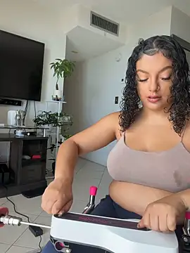 Snapshot of allybluee777 chatting on December 2, 2025, 5:30 pm allybluee777 online show from December 2, 2025, 5:30 pm