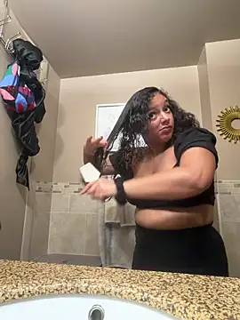 Snapshot of allybluee777 chatting on December 15, 2025, 2:21 pm allybluee777 online show from December 15, 2025, 2:21 pm